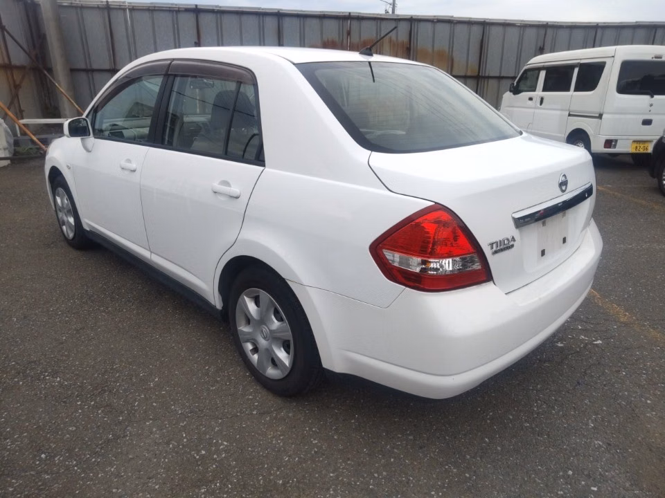 NISSAN TIIDA LATIO