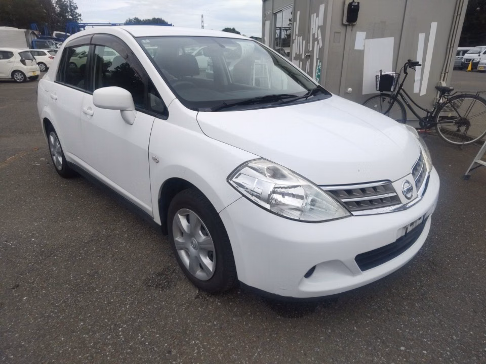 NISSAN TIIDA LATIO