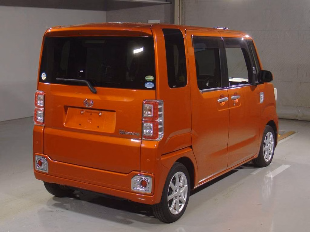 DAIHATSU WAKE
