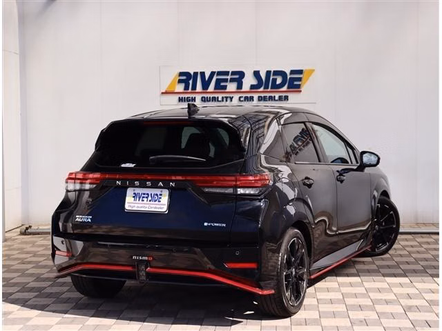 Nissan Aura