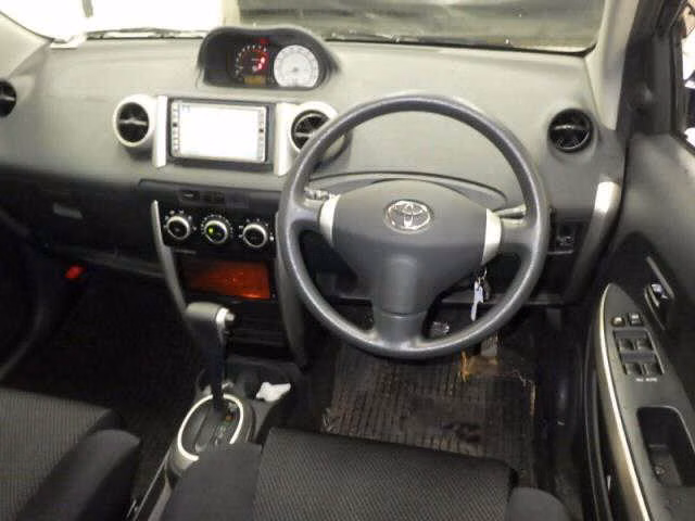 TOYOTA IST