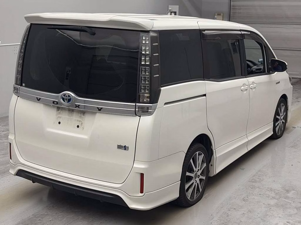 TOYOTA VOXY