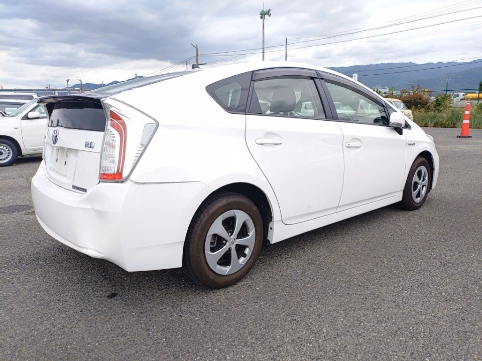 TOYOTA PRIUS