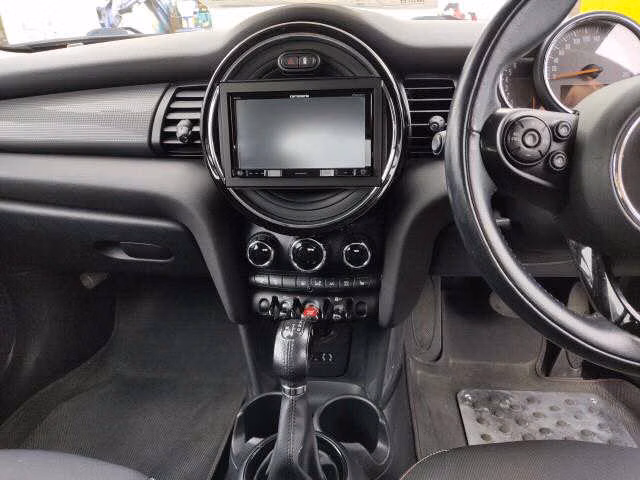 MINI HATCH