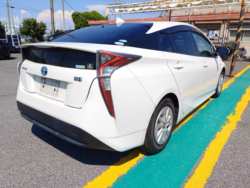 TOYOTA PRIUS