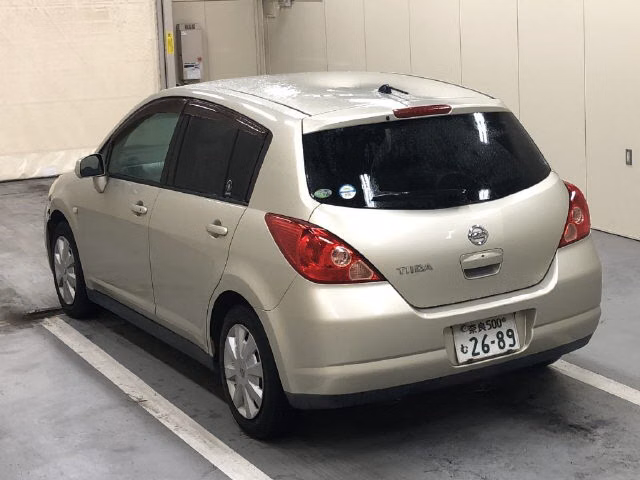 NISSAN TIIDA