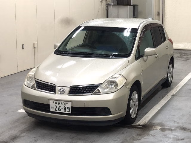 NISSAN TIIDA