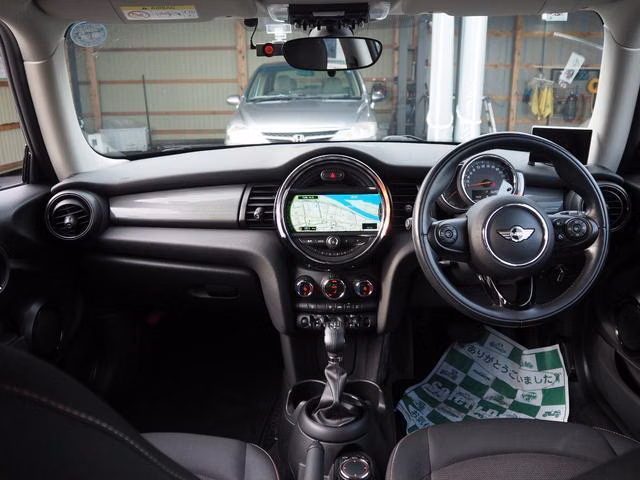 MINI HATCH