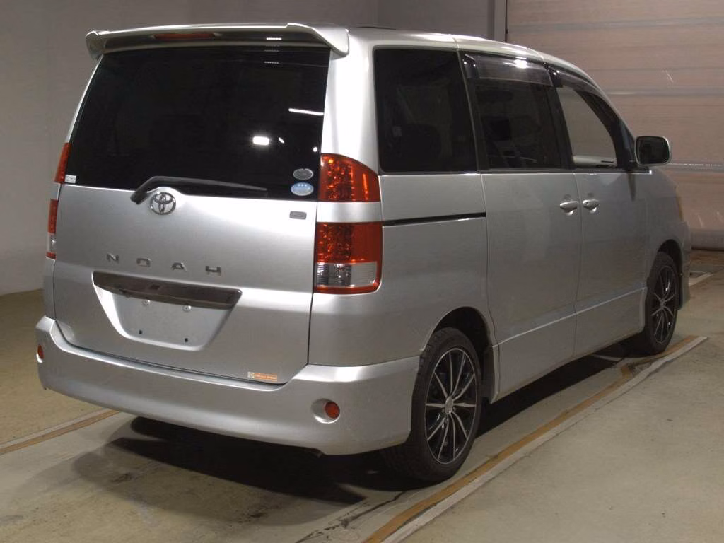 TOYOTA NOAH