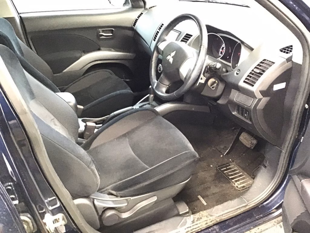 MITSUBISHI OUTLANDER