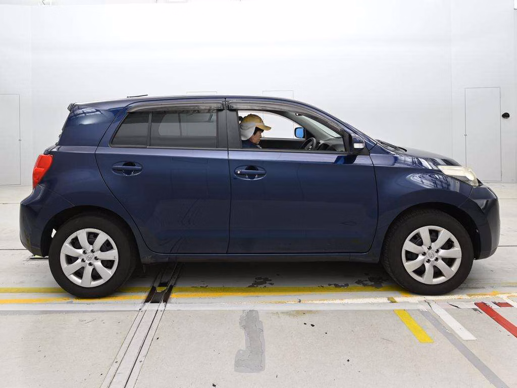 TOYOTA IST