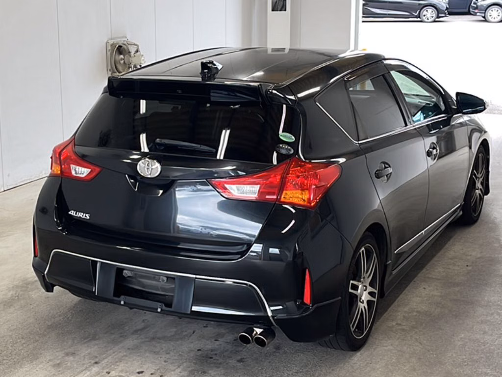TOYOTA AURIS