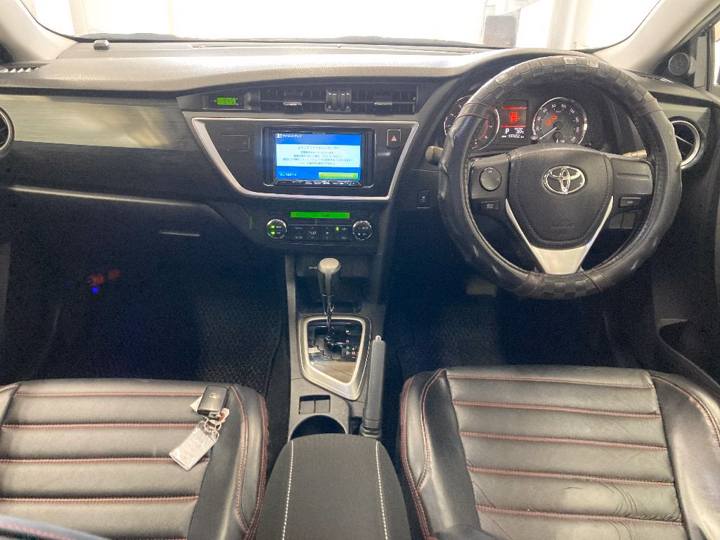 TOYOTA AURIS
