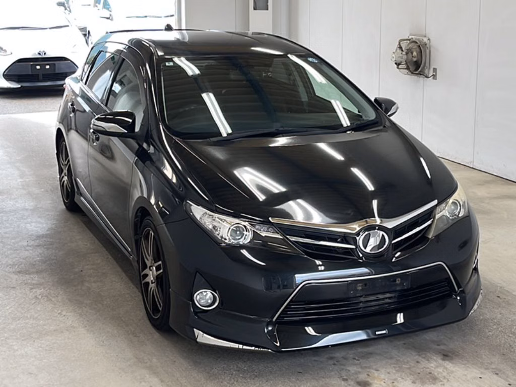 TOYOTA AURIS