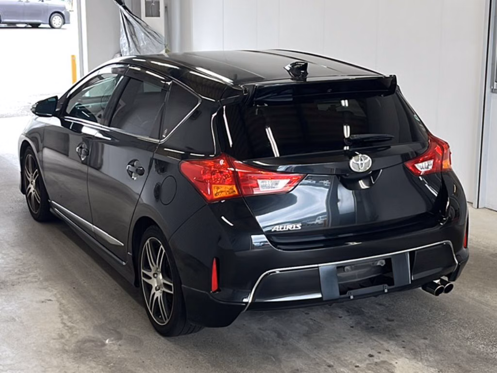 TOYOTA AURIS