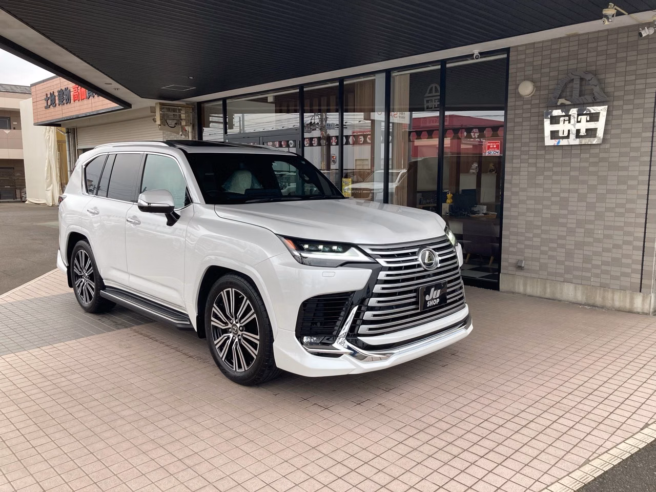 Lexus LX600