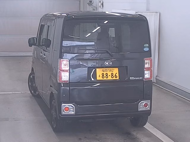 DAIHATSU WAKE