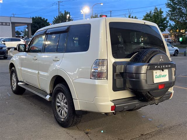 MITSUBISHI PAJERO