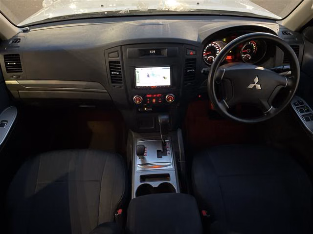 MITSUBISHI PAJERO