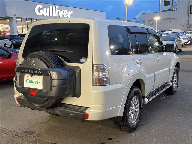 MITSUBISHI PAJERO