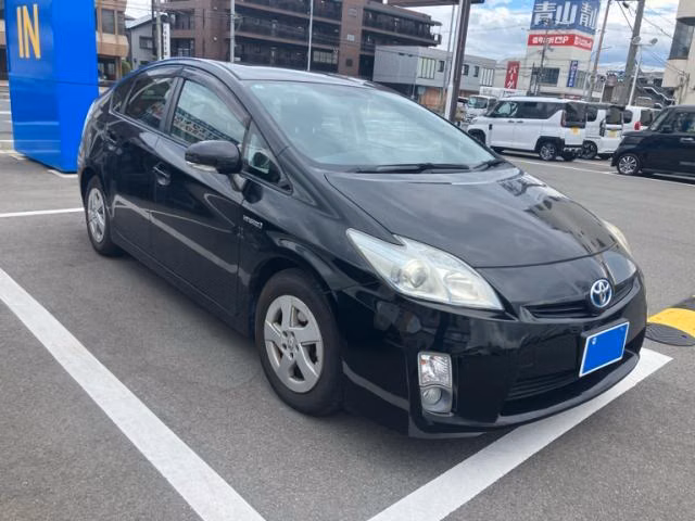 TOYOTA PRIUS