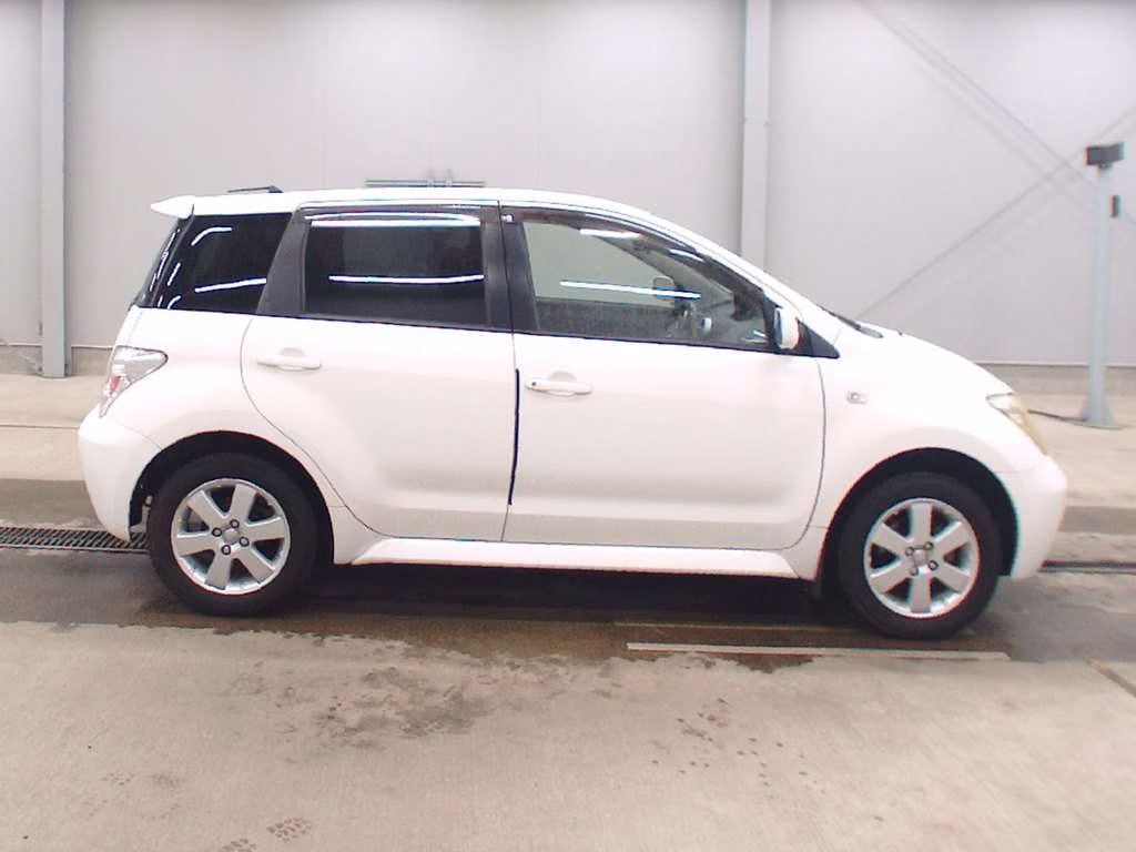 TOYOTA IST