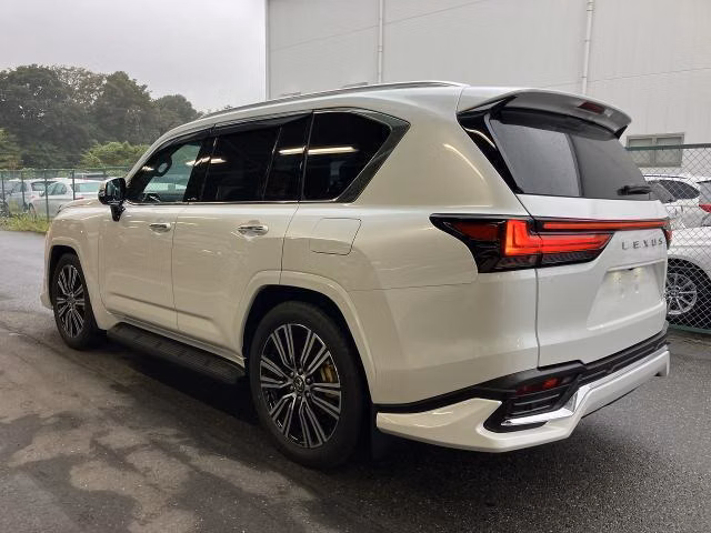 Lexus LX600