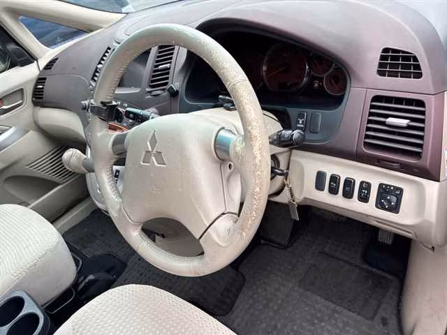 MITSUBISHI GRANDIS