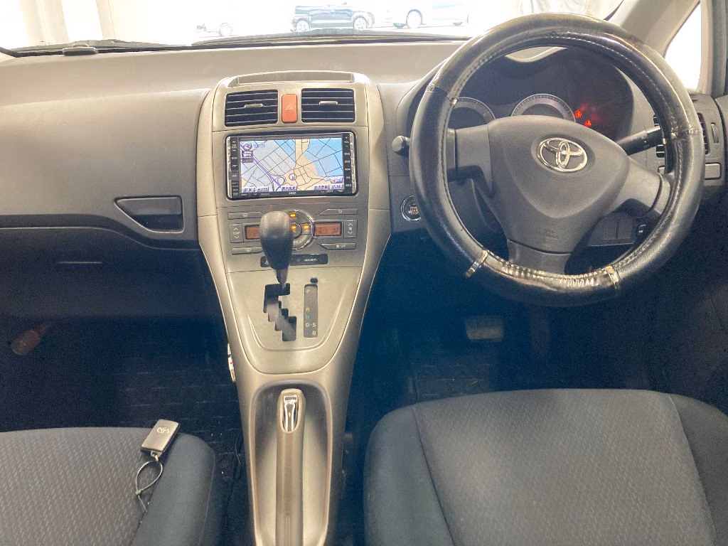 TOYOTA AURIS