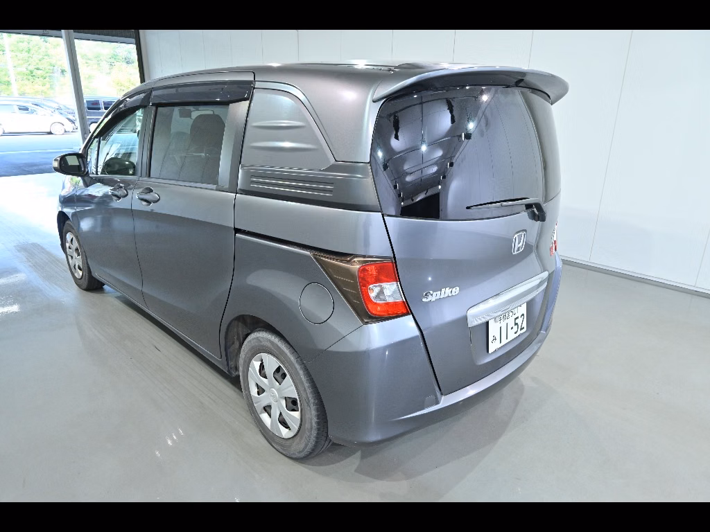 HONDA FREED SPIKE