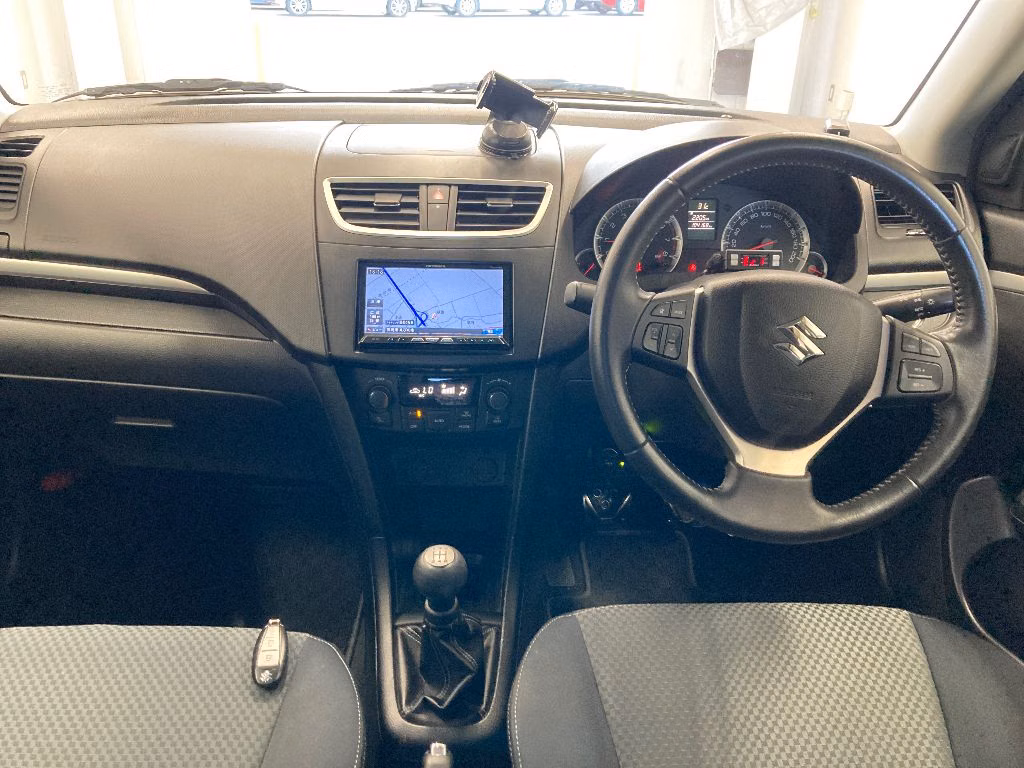 SUZUKI SWIFT