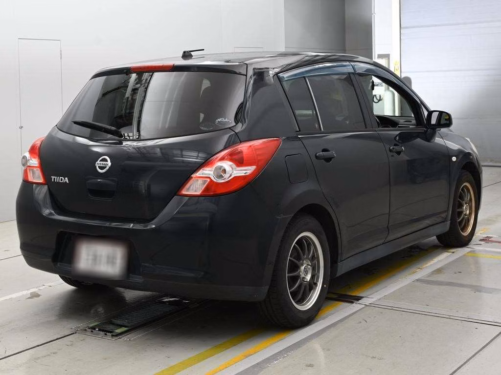 NISSAN TIIDA