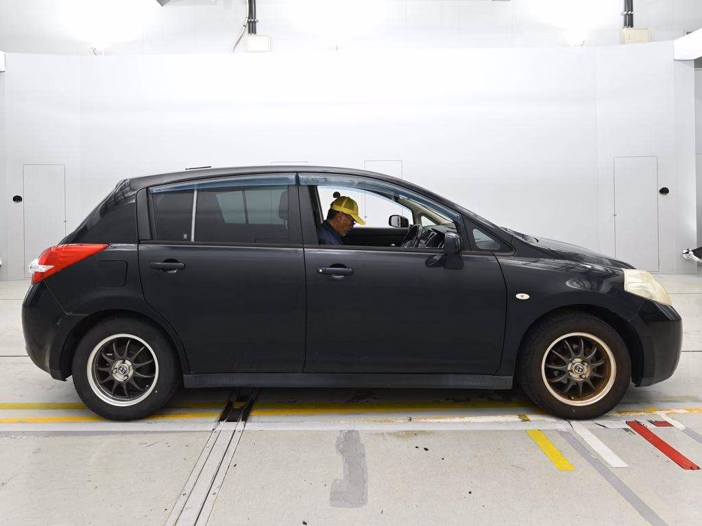 NISSAN TIIDA