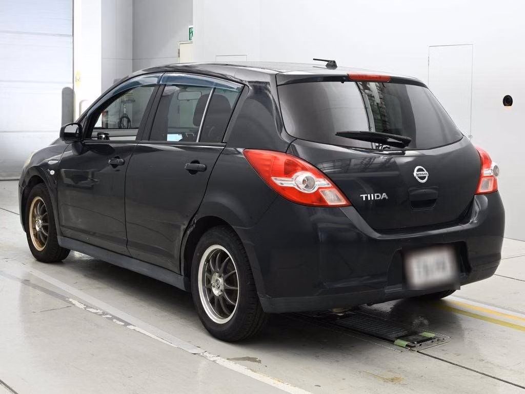 NISSAN TIIDA