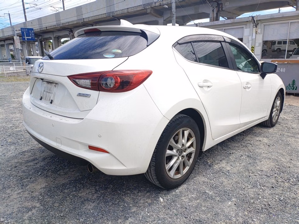 MAZDA AXELA
