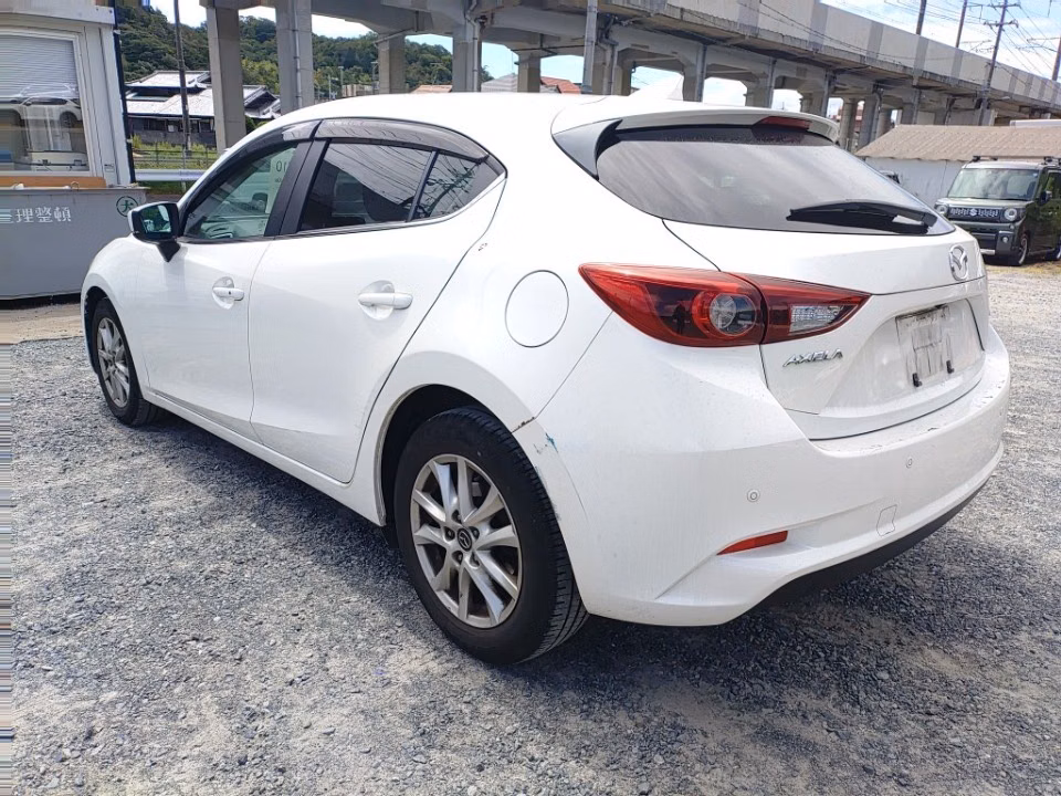 MAZDA AXELA