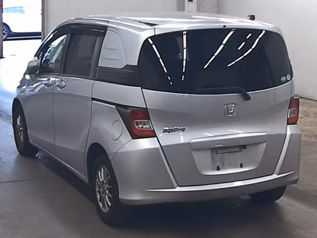 HONDA FREED SPIKE