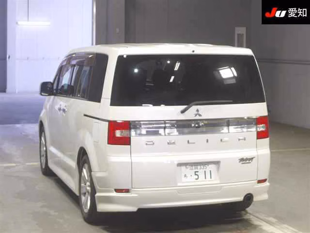 MITSUBISHI DELICA D:5