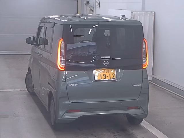 NISSAN ROOX