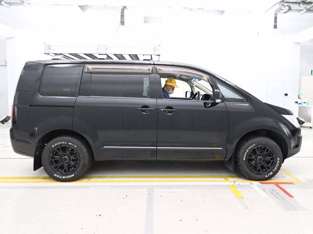 MITSUBISHI DELICA D:5