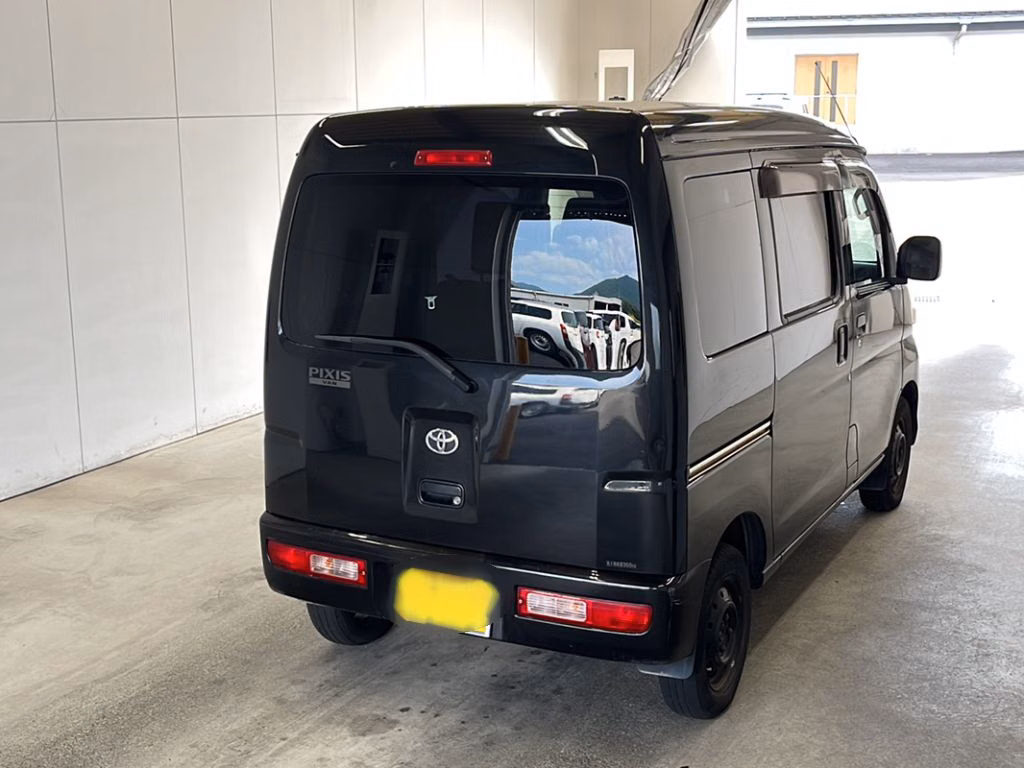 TOYOTA PIXIS VAN