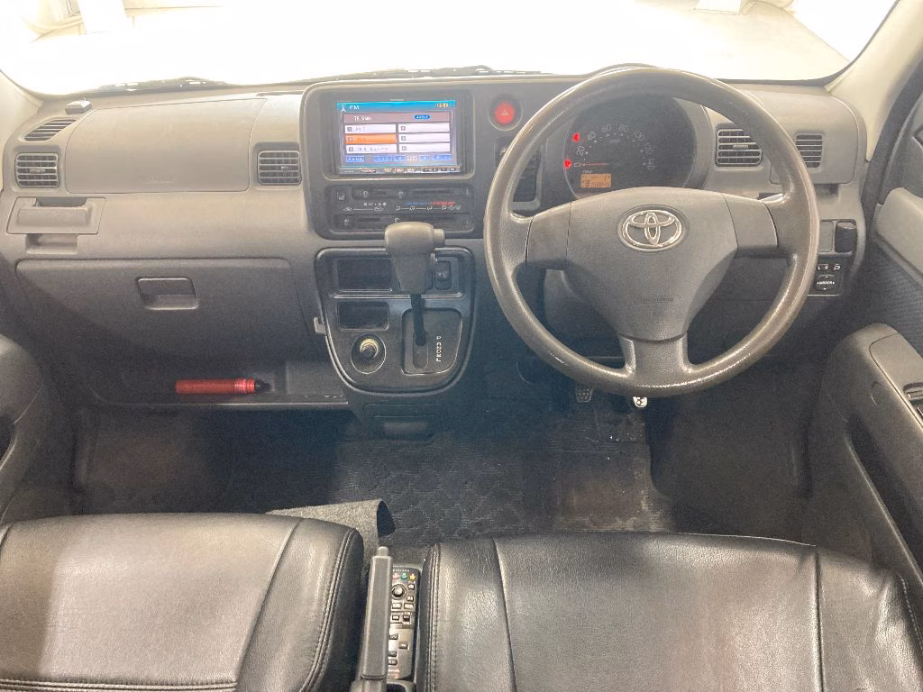 TOYOTA PIXIS VAN