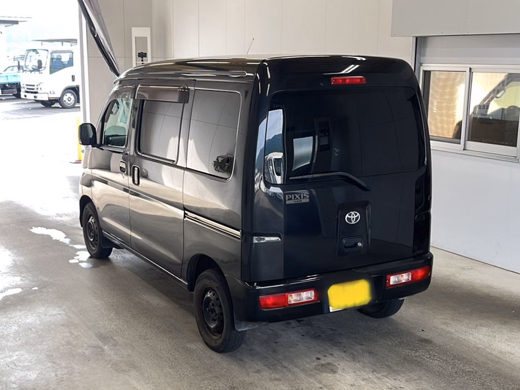 TOYOTA PIXIS VAN