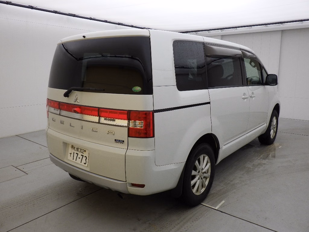 MITSUBISHI DELICA D:5