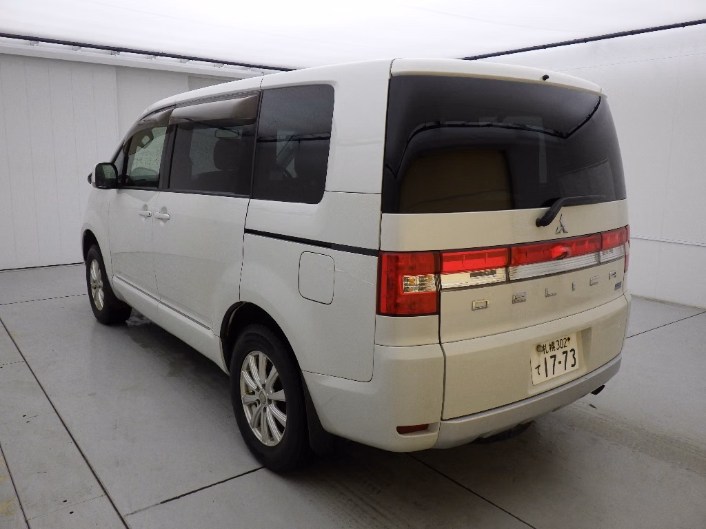 MITSUBISHI DELICA D:5