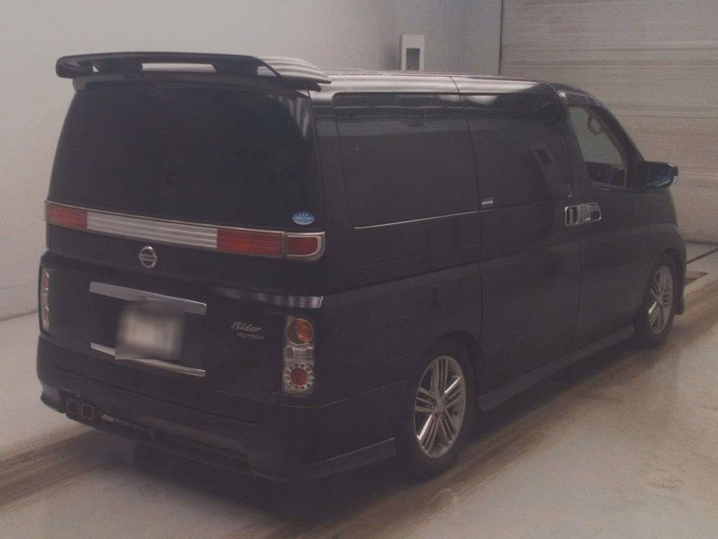 NISSAN ELGRAND