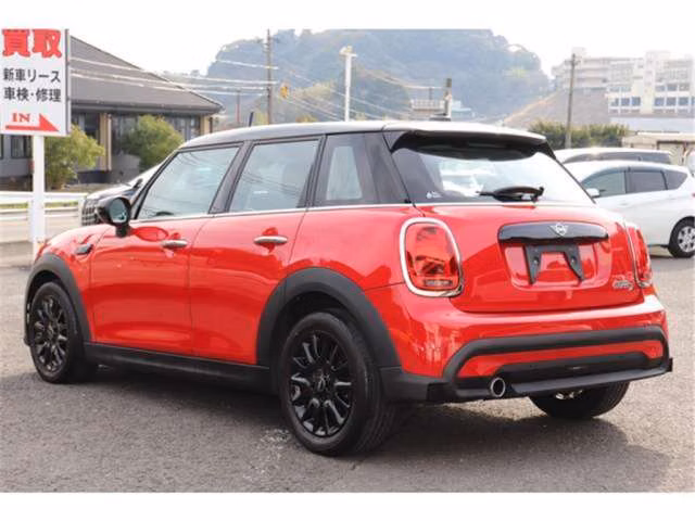 MINI HATCH