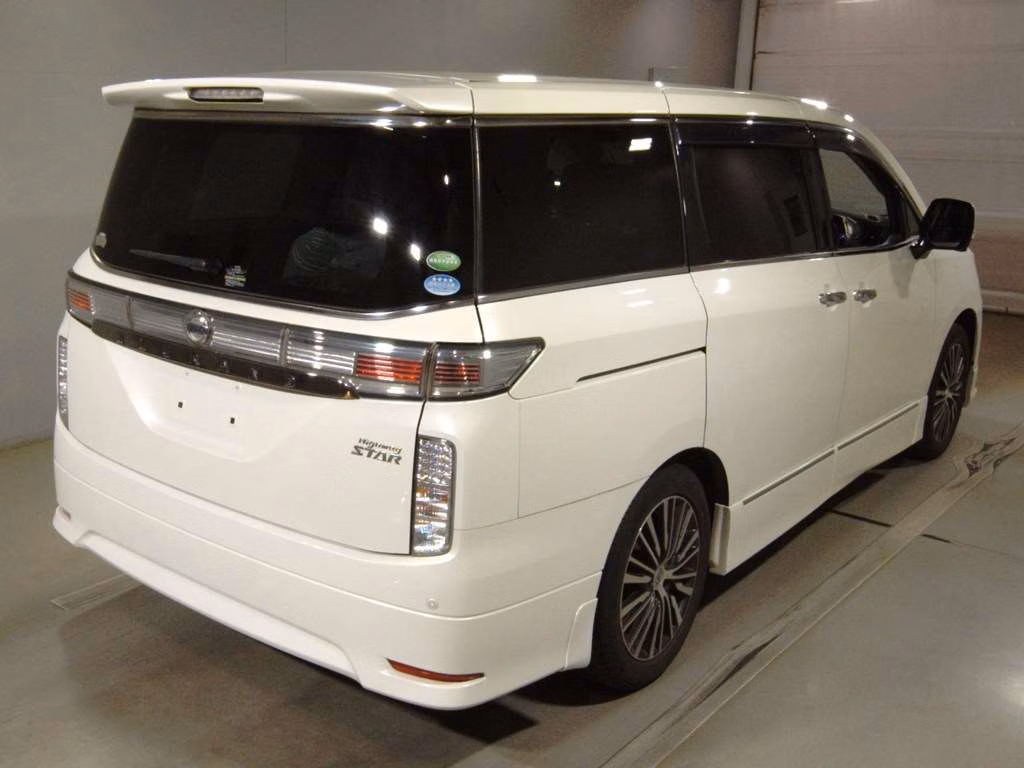 NISSAN ELGRAND