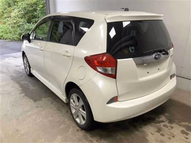 SUBARU TREZIA
