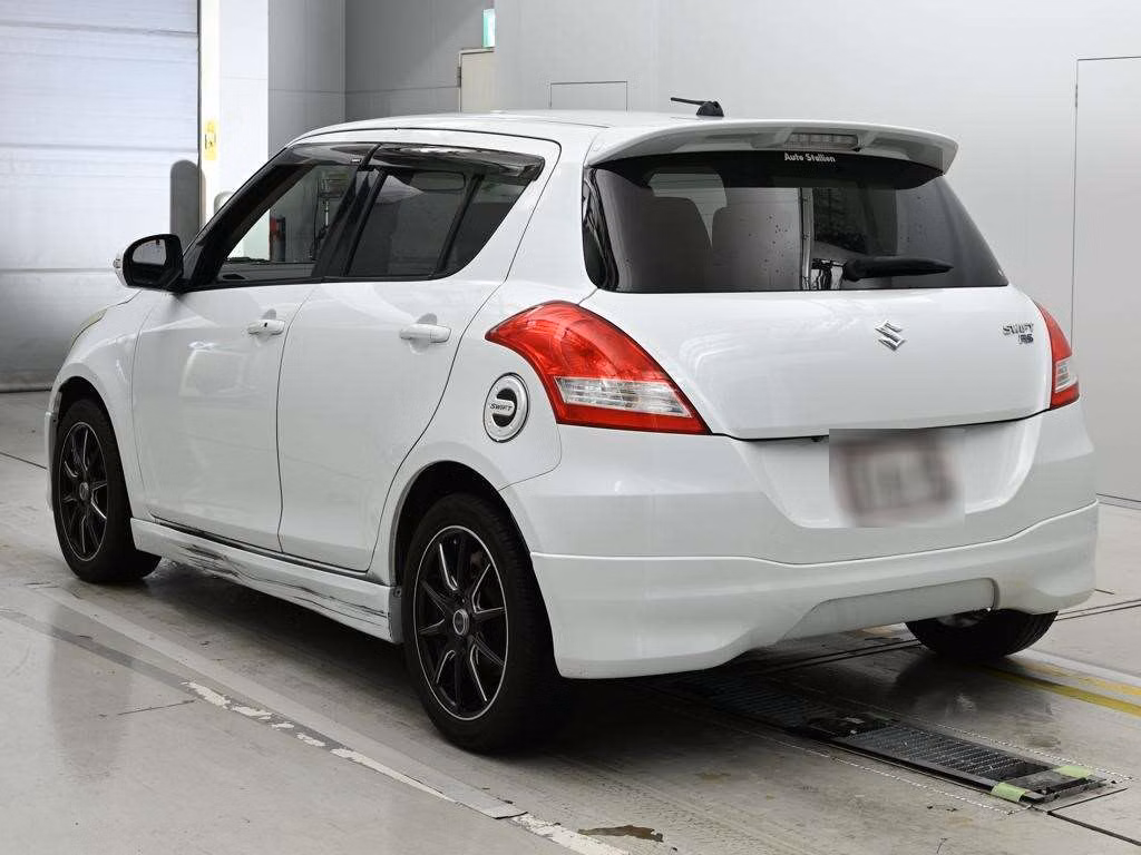 SUZUKI SWIFT
